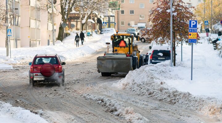 plough 1814954 1280 720x400 - Hiring a Commercial Snow Removal Contractor in Toronto